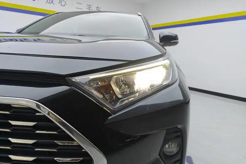 RAV4 2020 2.0L CVT 2WD Fashion Edition — миниатюра 5