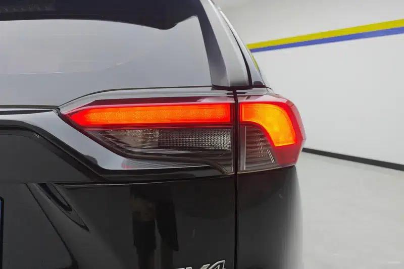 RAV4 2020 2.0L CVT 2WD Fashion Edition — миниатюра 6