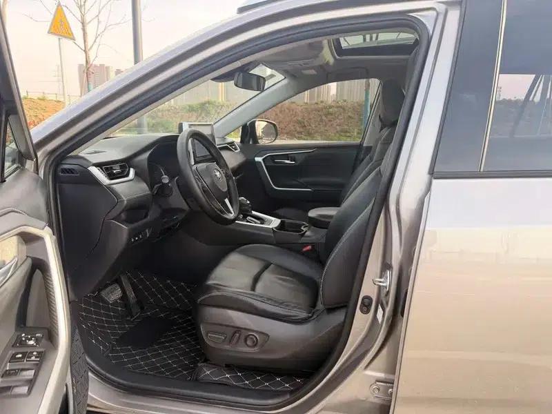 RAV4 2020 2.0L CVT 2WD Fashion Plus Edition — миниатюра 14