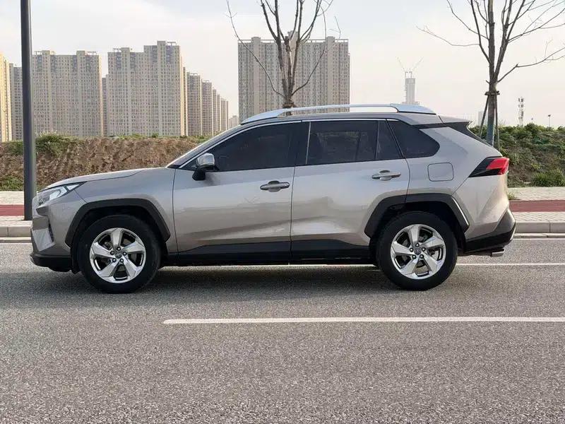 RAV4 2020 2.0L CVT 2WD Fashion Plus Edition — миниатюра 4