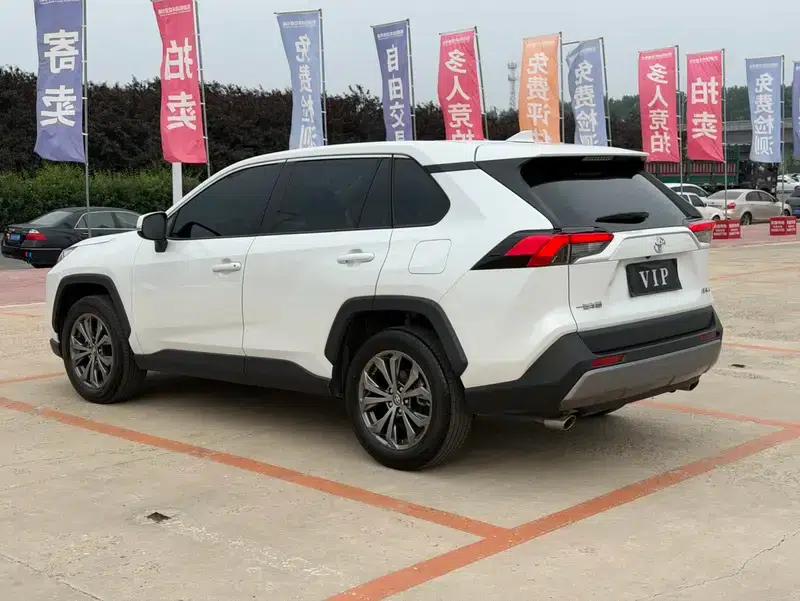 2024 RAV4 2.0L CVT 2WD Fashion Edition — миниатюра 4