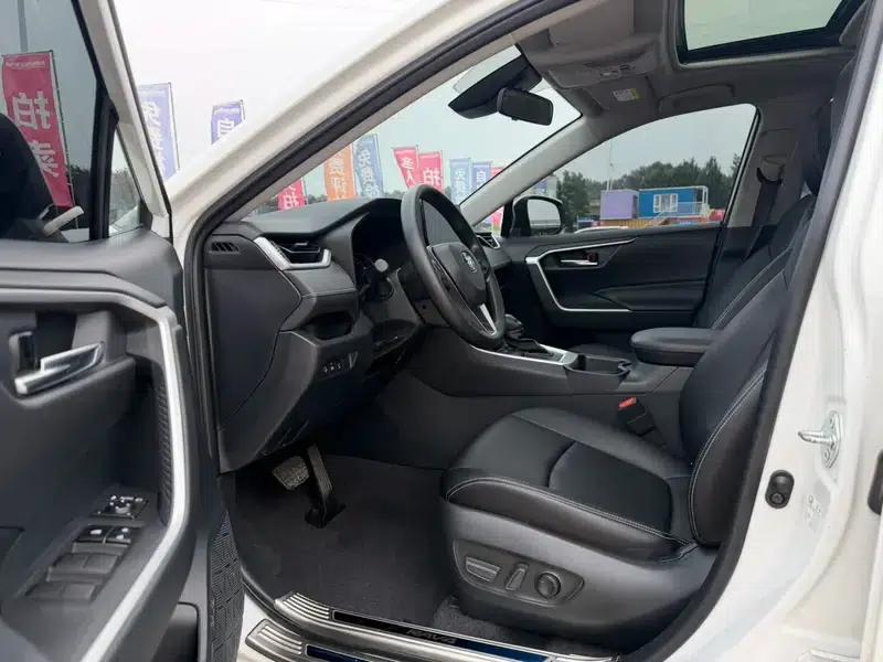 2024 RAV4 2.0L CVT 2WD Fashion Edition — миниатюра 8