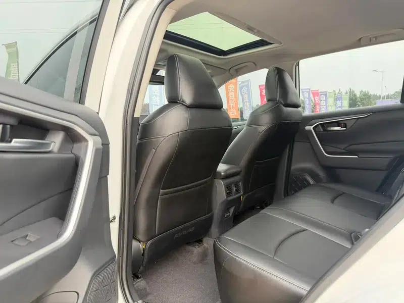 2024 RAV4 2.0L CVT 2WD Fashion Edition — миниатюра 9