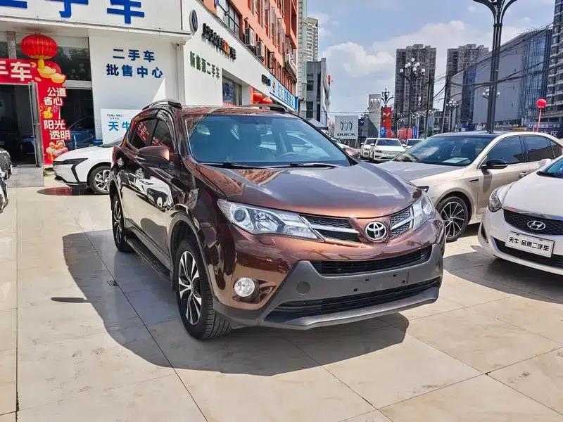 2015 RAV4 2.5L Automatic 4WD Elite Edition — миниатюра 3