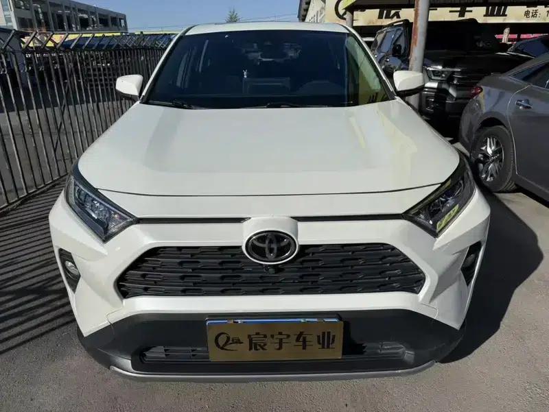 2020 RAV4 2.0L CVT 4WD Premium Edition — миниатюра 2