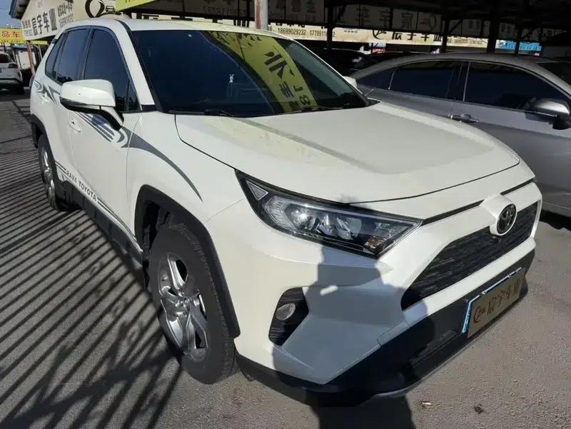 2020 RAV4 2.0L CVT 4WD Premium Edition — миниатюра 3