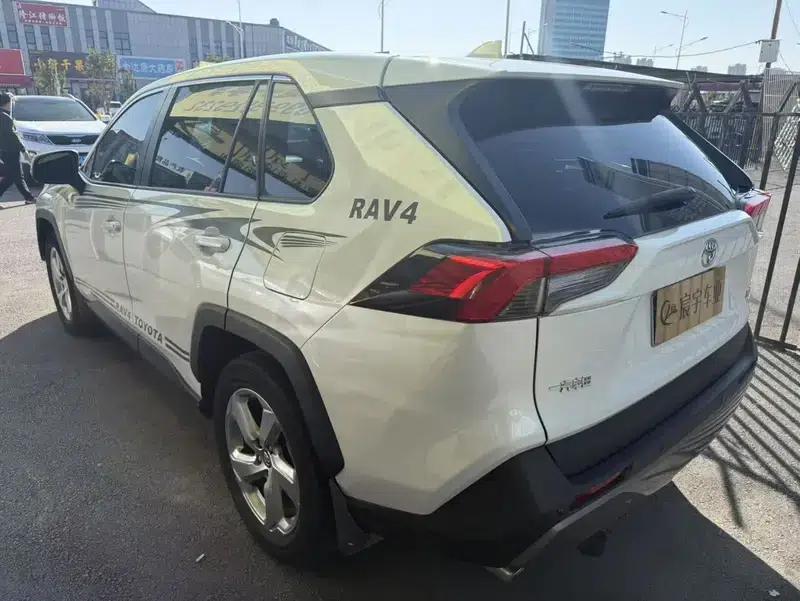 2020 RAV4 2.0L CVT 4WD Premium Edition — миниатюра 4
