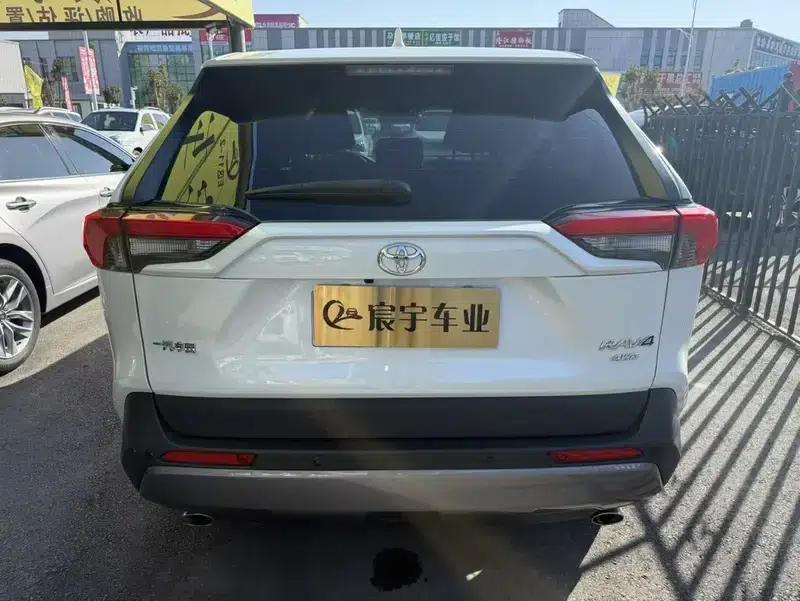 2020 RAV4 2.0L CVT 4WD Premium Edition — миниатюра 5