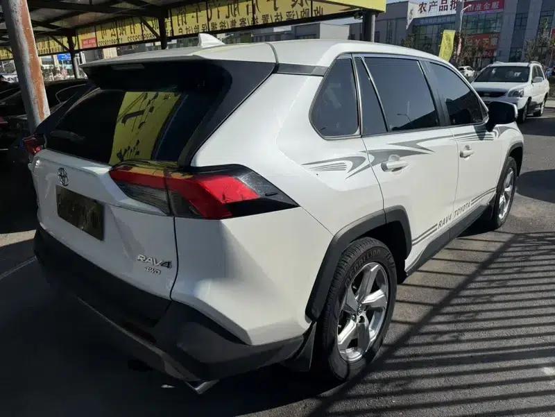 2020 RAV4 2.0L CVT 4WD Premium Edition — миниатюра 6