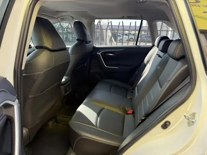 2020 RAV4 2.0L CVT 4WD Premium Edition — миниатюра 9