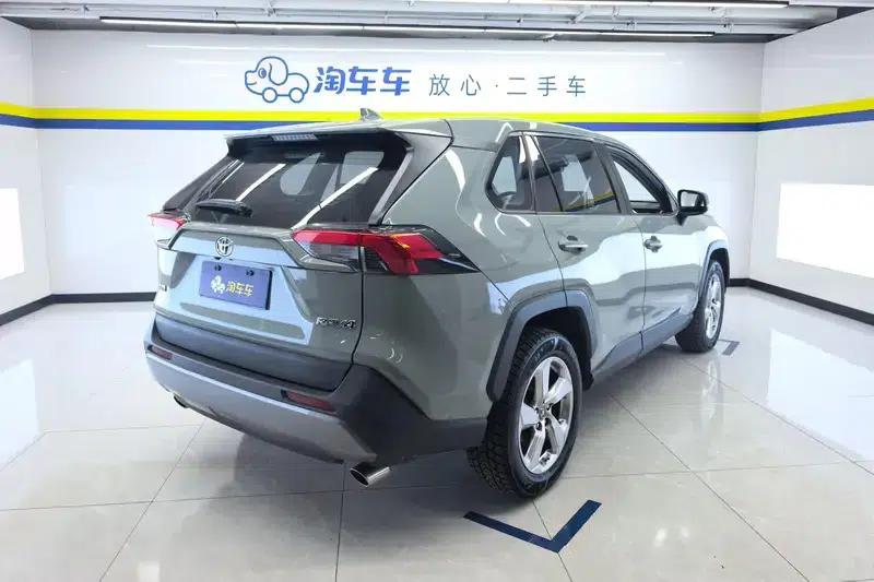 RAV4 2020 2.0L CVT 2WD Fashion Plus Edition — миниатюра 3