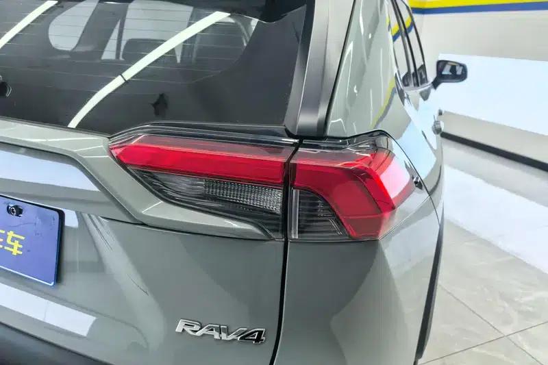 RAV4 2020 2.0L CVT 2WD Fashion Plus Edition — миниатюра 5