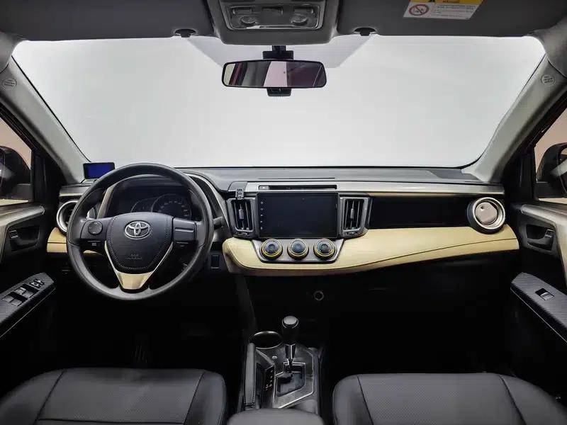 2013 RAV4 2.0L CVT 2WD Urban Edition — миниатюра 14
