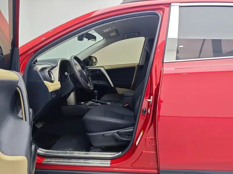 2013 RAV4 2.0L CVT 2WD Urban Edition — миниатюра 17