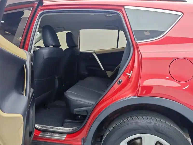 2013 RAV4 2.0L CVT 2WD Urban Edition — миниатюра 18