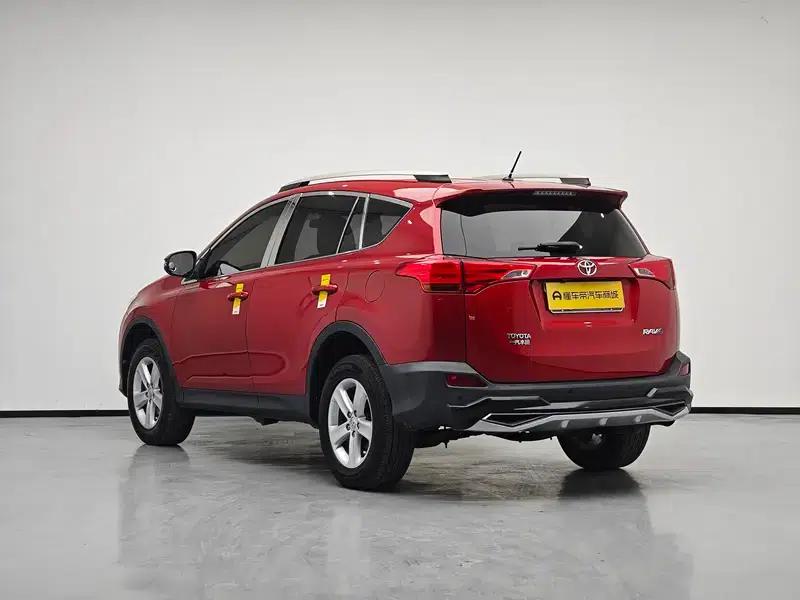 2013 RAV4 2.0L CVT 2WD Urban Edition — миниатюра 5