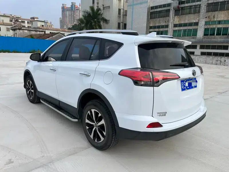 2016 RAV4 2.0L CVT 2WD Fashion Edition — миниатюра 4