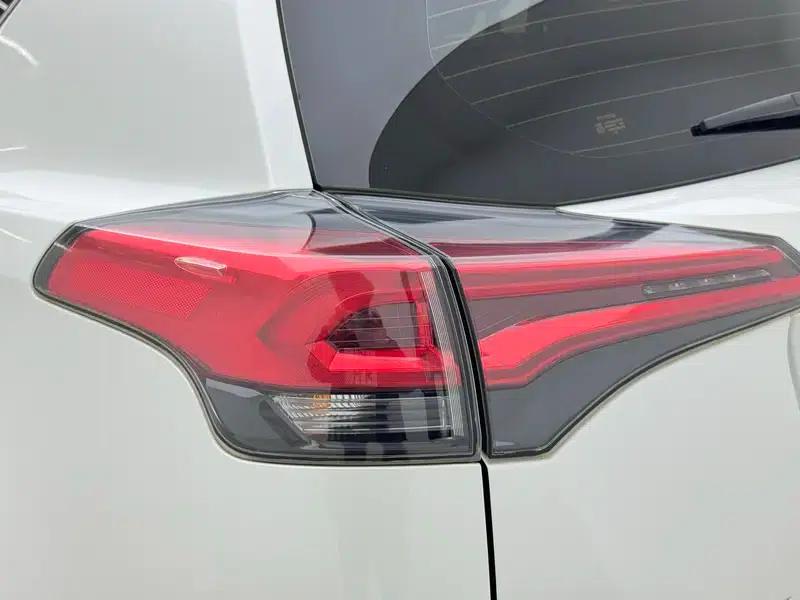 2016 RAV4 2.0L CVT 2WD Urban Edition — миниатюра 13