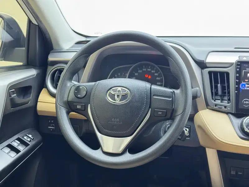 2016 RAV4 2.0L CVT 2WD Urban Edition — миниатюра 16