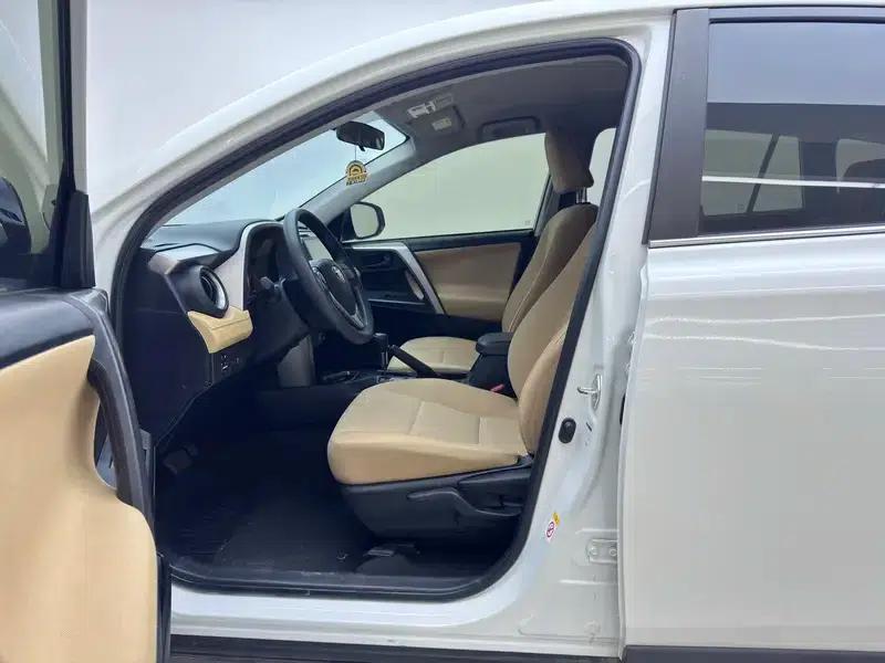 2016 RAV4 2.0L CVT 2WD Urban Edition — миниатюра 17