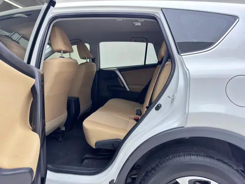 2016 RAV4 2.0L CVT 2WD Urban Edition — миниатюра 18