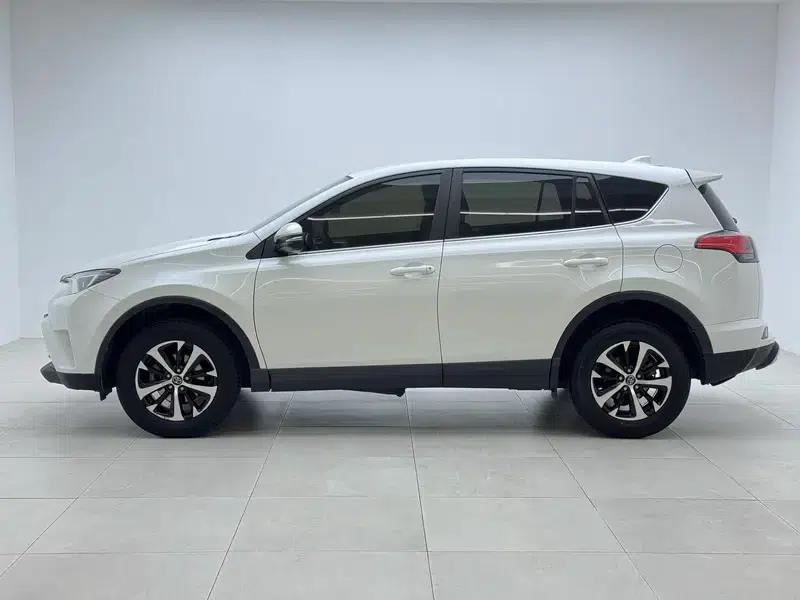2016 RAV4 2.0L CVT 2WD Urban Edition — миниатюра 4