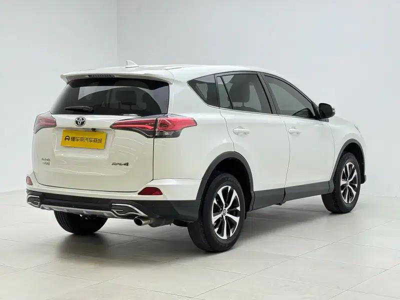 2016 RAV4 2.0L CVT 2WD Urban Edition — миниатюра 7