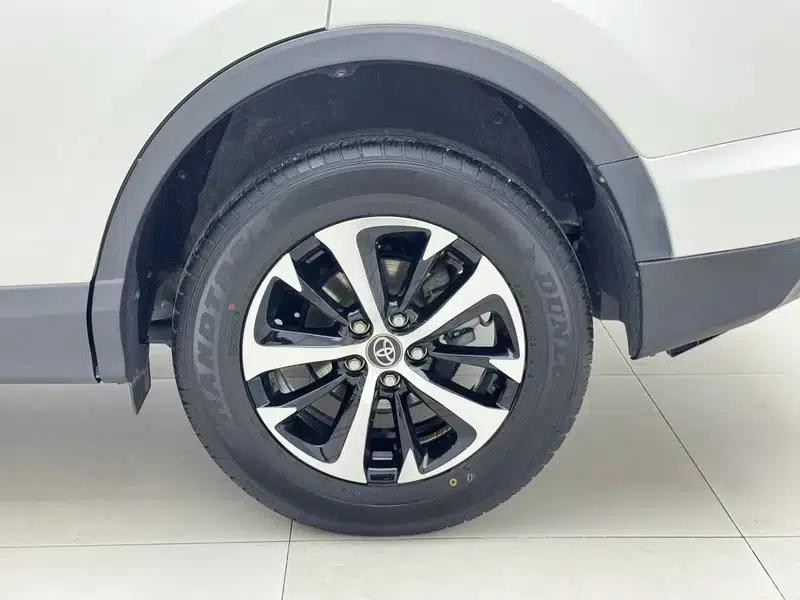2016 RAV4 2.0L CVT 2WD Urban Edition — миниатюра 9
