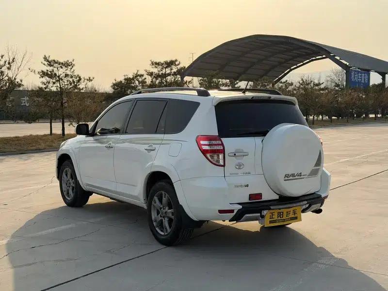 2013 RAV4 Special Edition 2.4L Automatic 4WD Premium — миниатюра 4