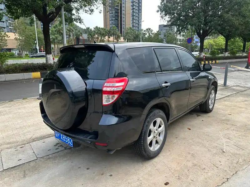 2011 RAV4 2.0L Automatic Classic Edition — миниатюра 4