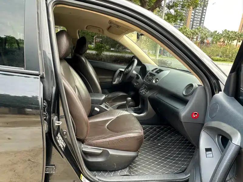 2011 RAV4 2.0L Automatic Classic Edition — миниатюра 5