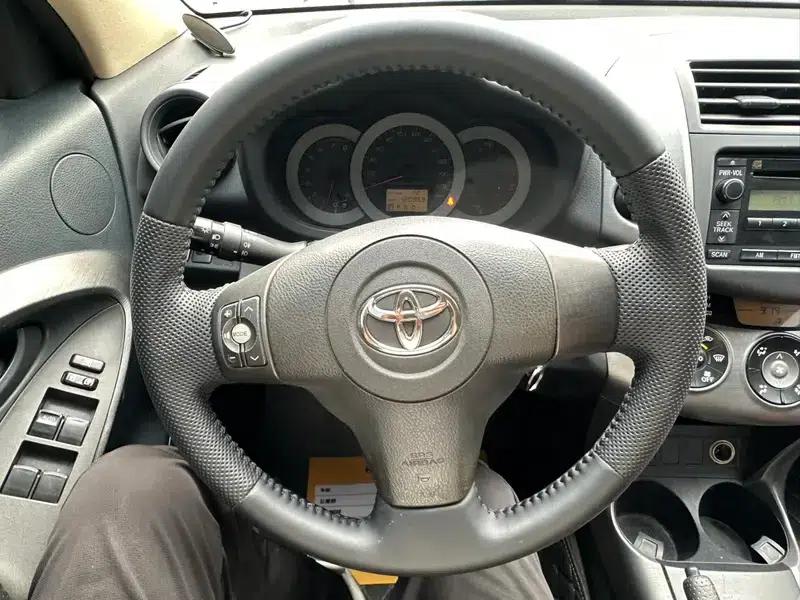 2011 RAV4 2.0L Automatic Classic Edition — миниатюра 6