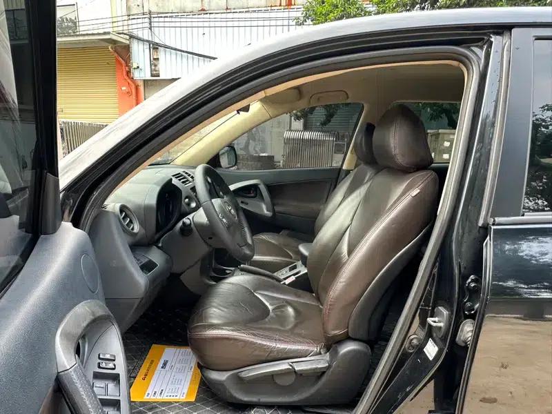 2011 RAV4 2.0L Automatic Classic Edition — миниатюра 7