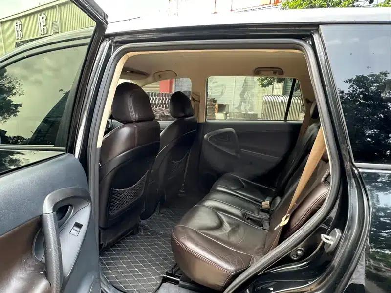 2011 RAV4 2.0L Automatic Classic Edition — миниатюра 8