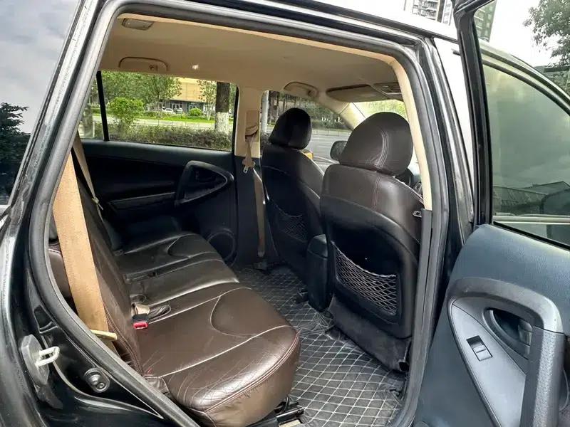 2011 RAV4 2.0L Automatic Classic Edition — миниатюра 9