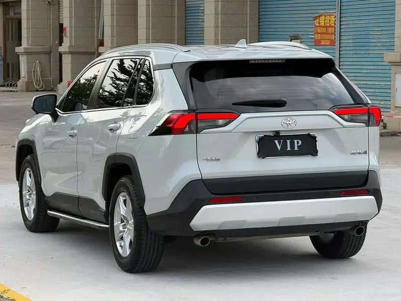 2020 RAV4 2.0L CVT 2WD Urban Edition — миниатюра 3