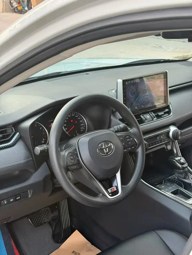 2020 RAV4 2.0L CVT 2WD Urban Edition — миниатюра 5