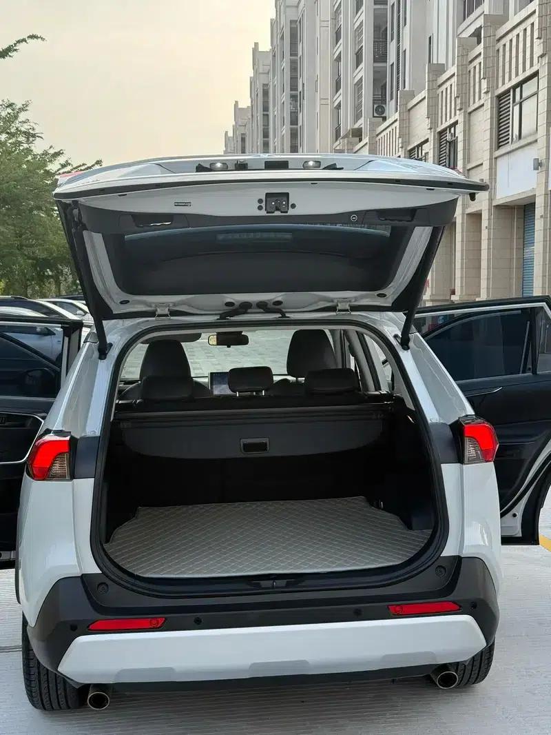2020 RAV4 2.0L CVT 2WD Urban Edition — миниатюра 9