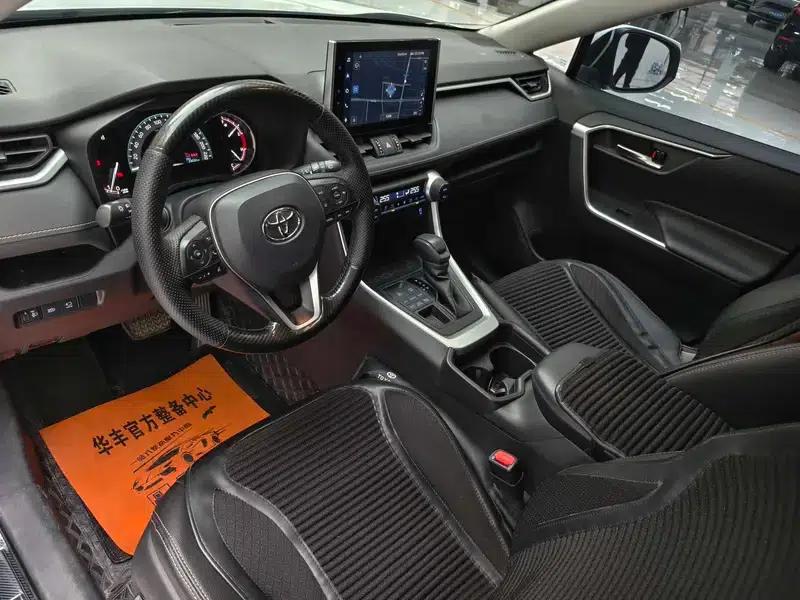 RAV4 2021 2.0L CVT 4WD Fashion Edition — миниатюра 11