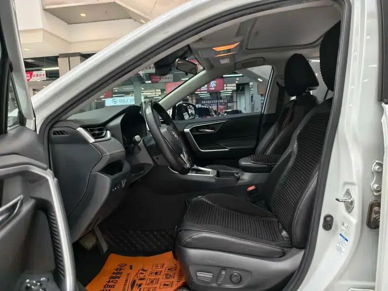 RAV4 2021 2.0L CVT 4WD Fashion Edition — миниатюра 12