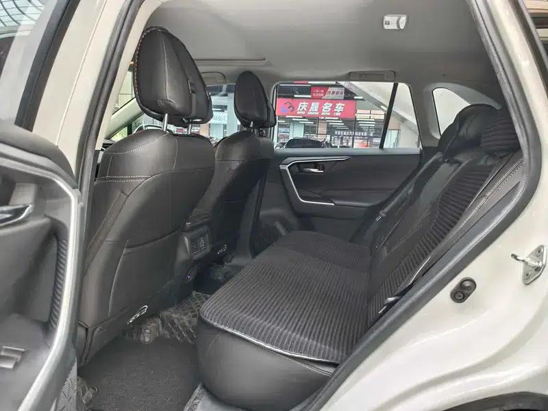 RAV4 2021 2.0L CVT 4WD Fashion Edition — миниатюра 13