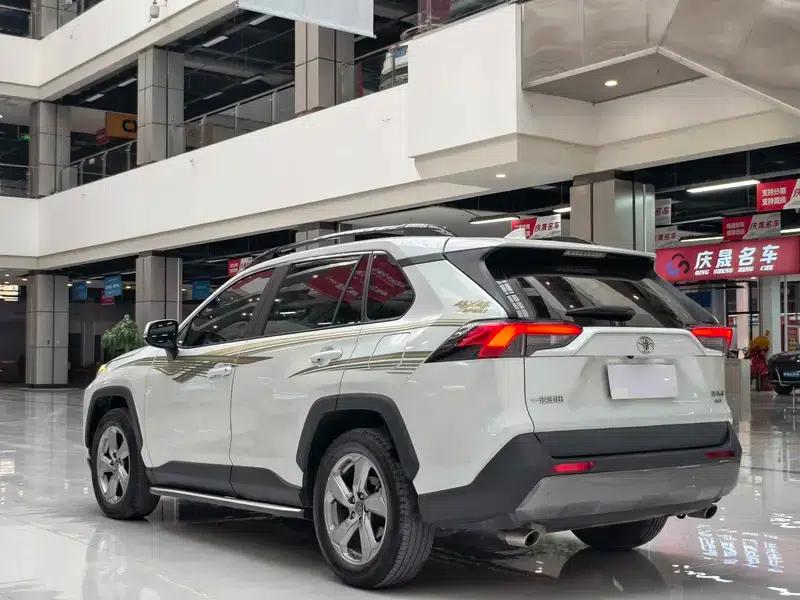RAV4 2021 2.0L CVT 4WD Fashion Edition — миниатюра 4