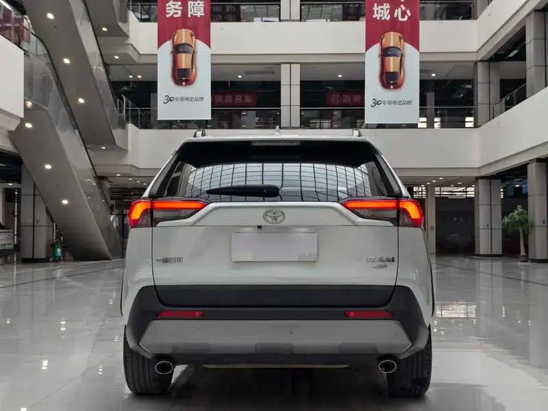 RAV4 2021 2.0L CVT 4WD Fashion Edition — миниатюра 5