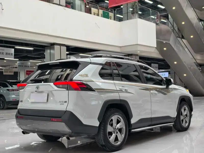 RAV4 2021 2.0L CVT 4WD Fashion Edition — миниатюра 6