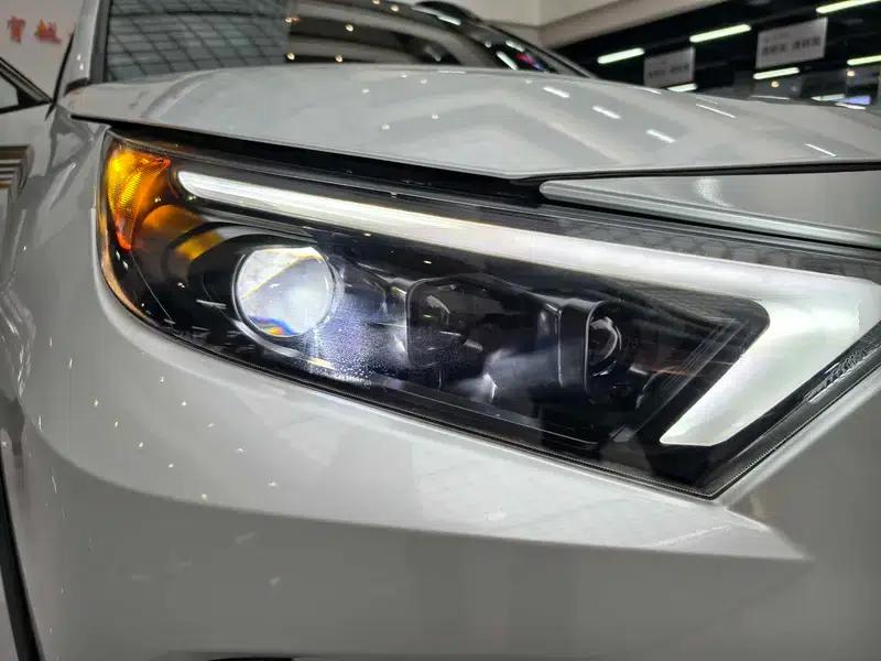 RAV4 2021 2.0L CVT 4WD Fashion Edition — миниатюра 7