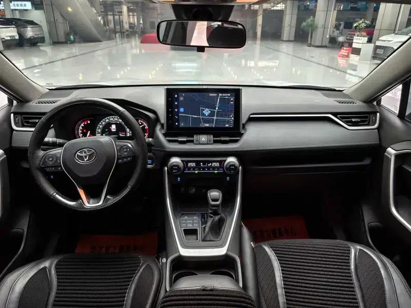 RAV4 2021 2.0L CVT 4WD Fashion Edition — миниатюра 9