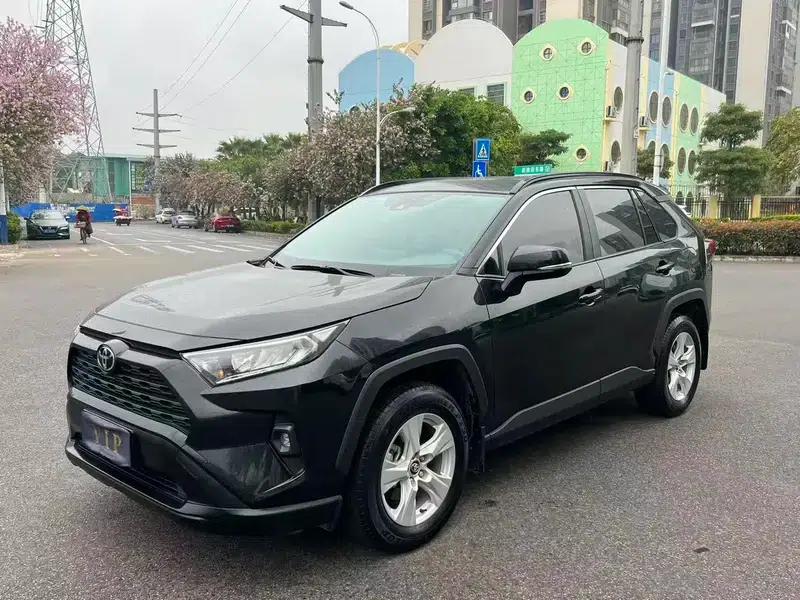 2023 RAV4 2.0L CVT 2WD Fashion Edition — миниатюра 1