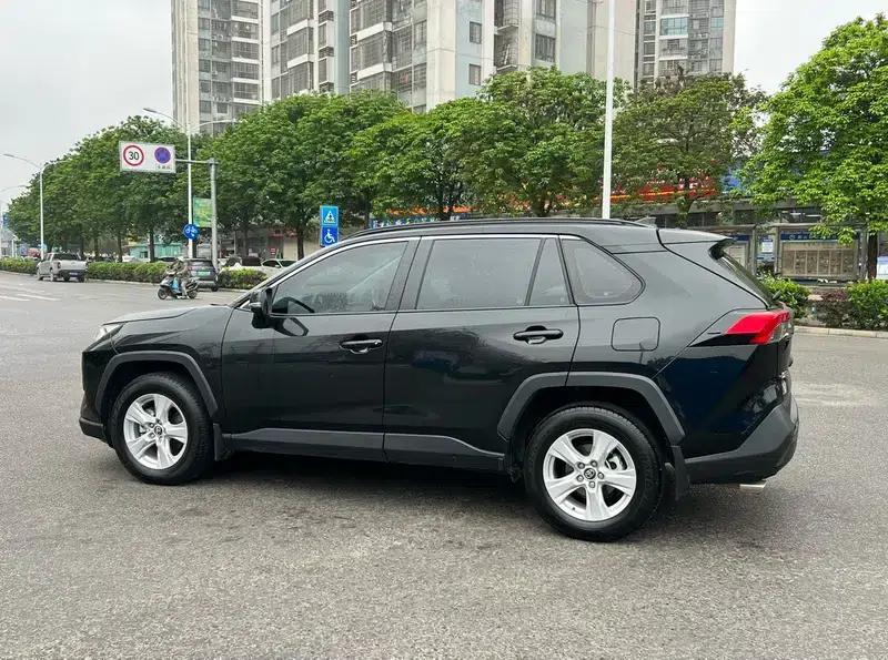2023 RAV4 2.0L CVT 2WD Fashion Edition — миниатюра 3