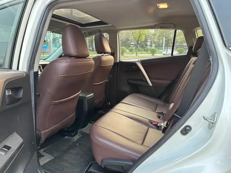 2015 RAV4 2.0L CVT 2WD Fashion Edition — миниатюра 11