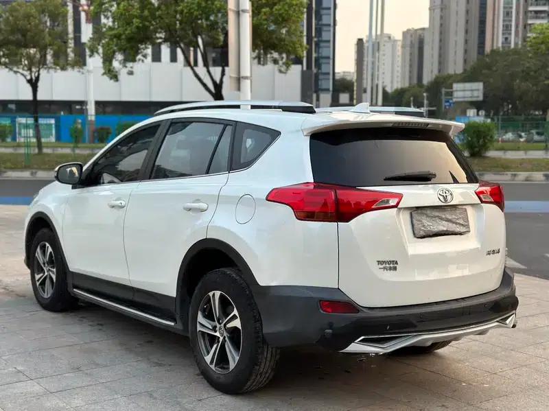 2015 RAV4 2.0L CVT 2WD Fashion Edition — миниатюра 5